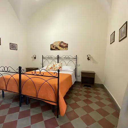 Nocleg ze śniadaniem Palazzo Tornabene 4*