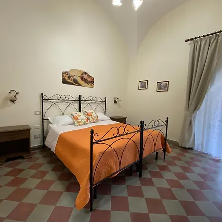 Nocleg ze śniadaniem Palazzo Tornabene 4*