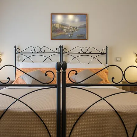 Nocleg ze śniadaniem Palazzo Tornabene 4*