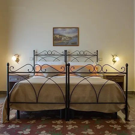 Nocleg ze śniadaniem Palazzo Tornabene 4*